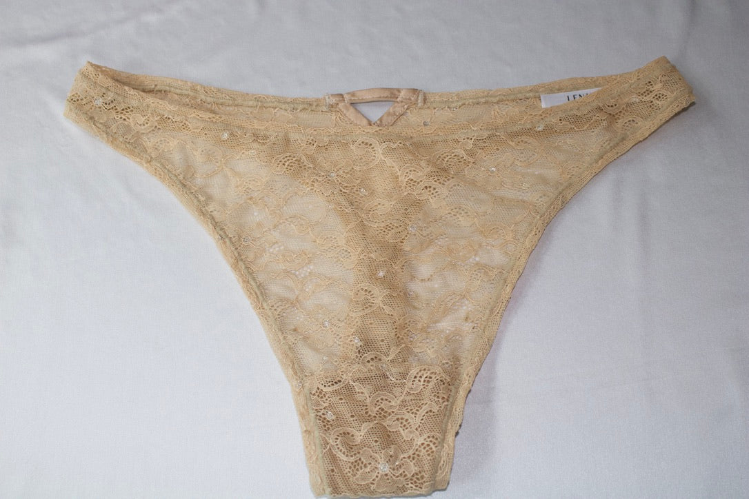 Set in Nude
